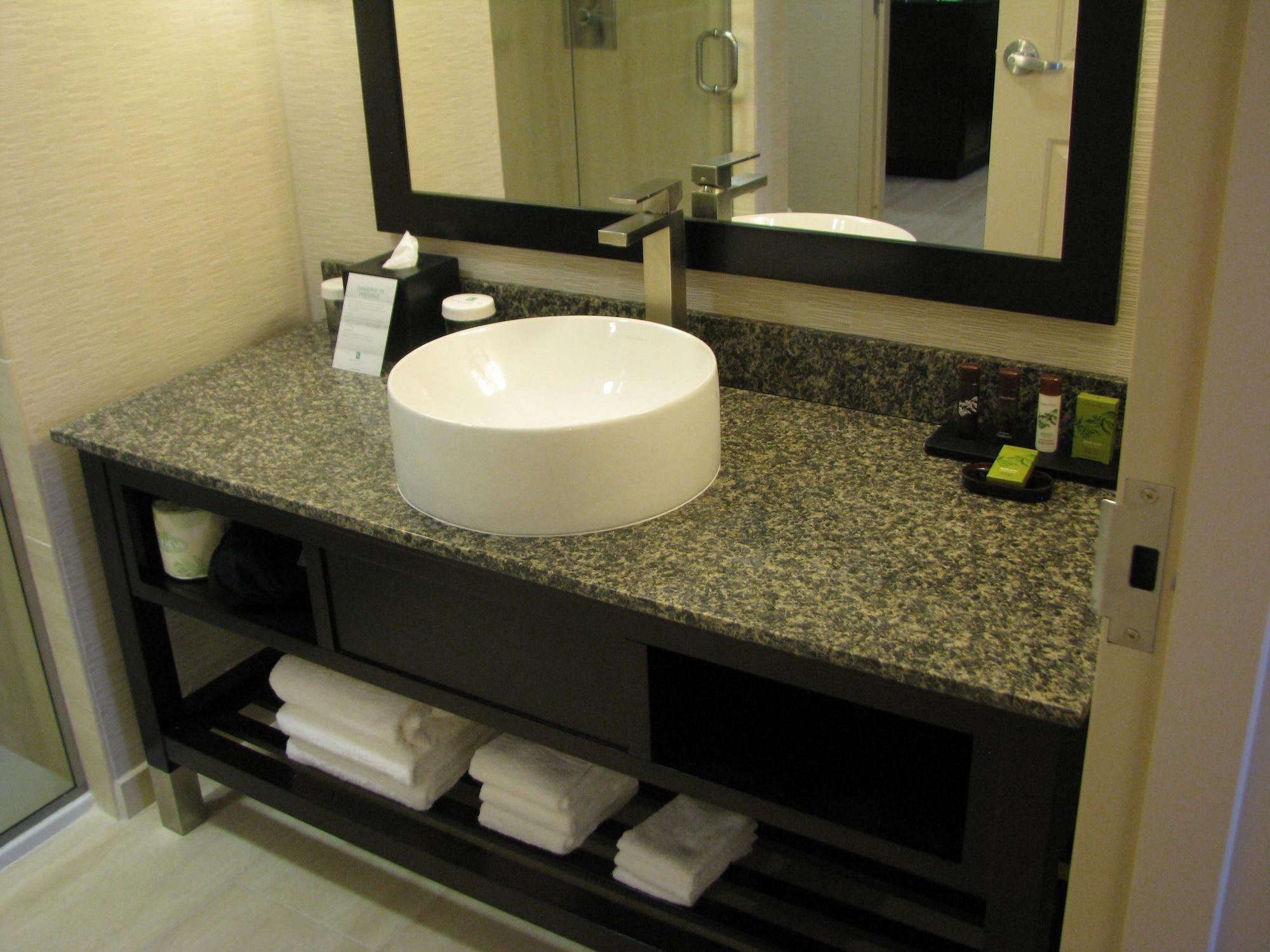 Embassy Suites By Hilton Newark Airport Elizabeth Zewnętrze zdjęcie
