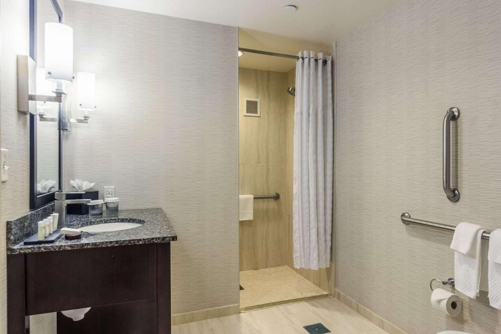Embassy Suites By Hilton Newark Airport Elizabeth Zewnętrze zdjęcie