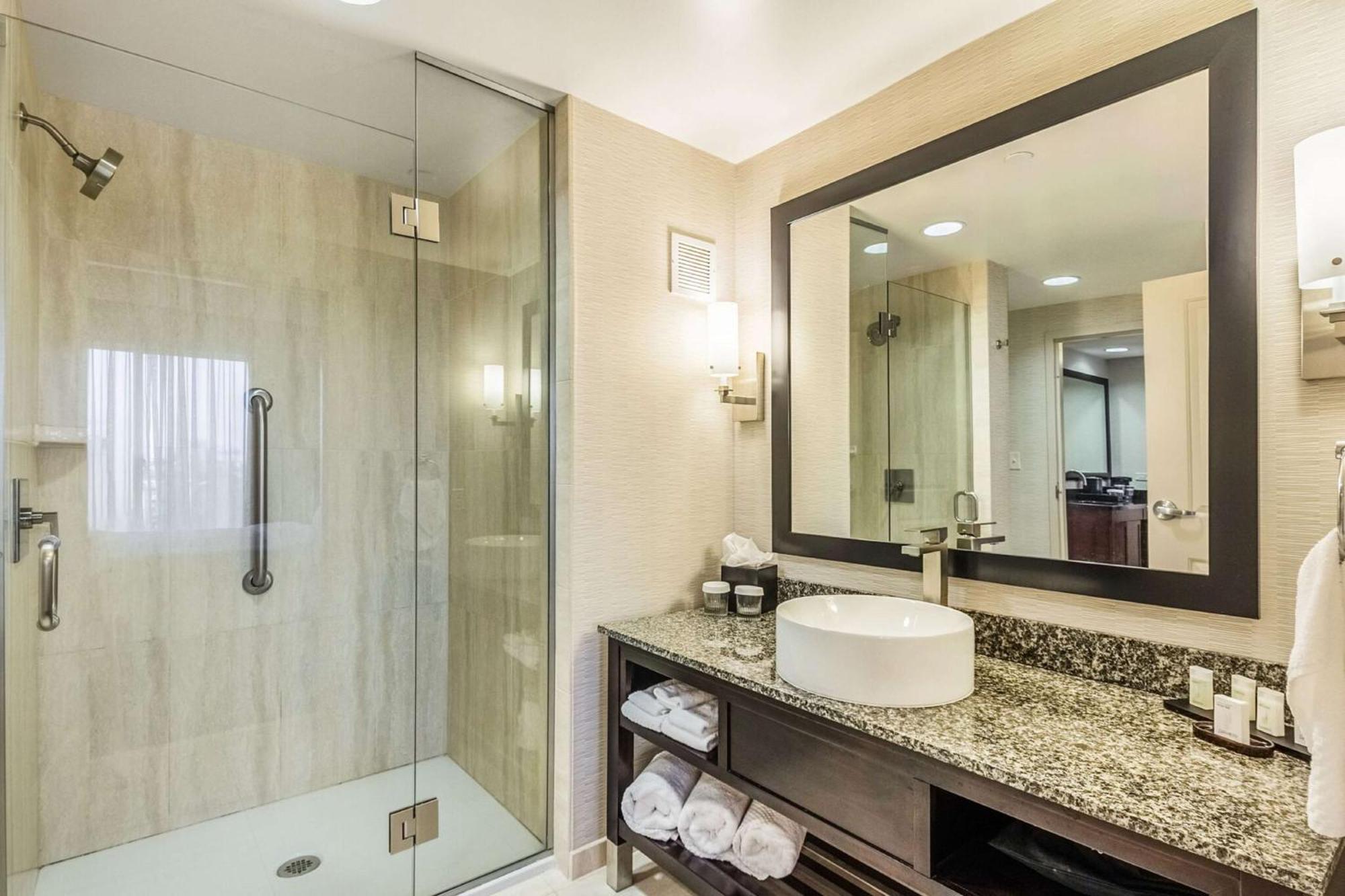 Embassy Suites By Hilton Newark Airport Elizabeth Zewnętrze zdjęcie