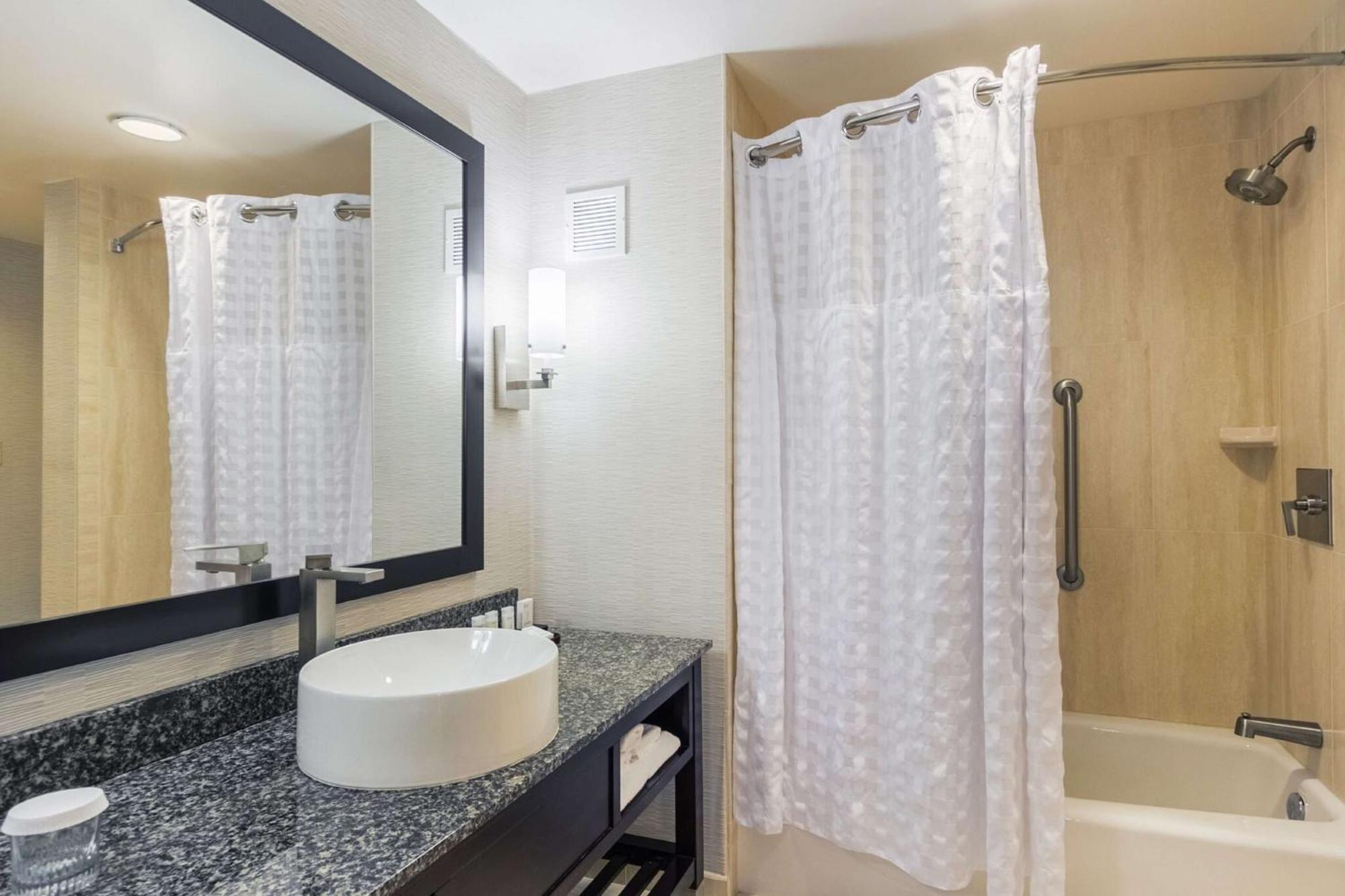 Embassy Suites By Hilton Newark Airport Elizabeth Zewnętrze zdjęcie