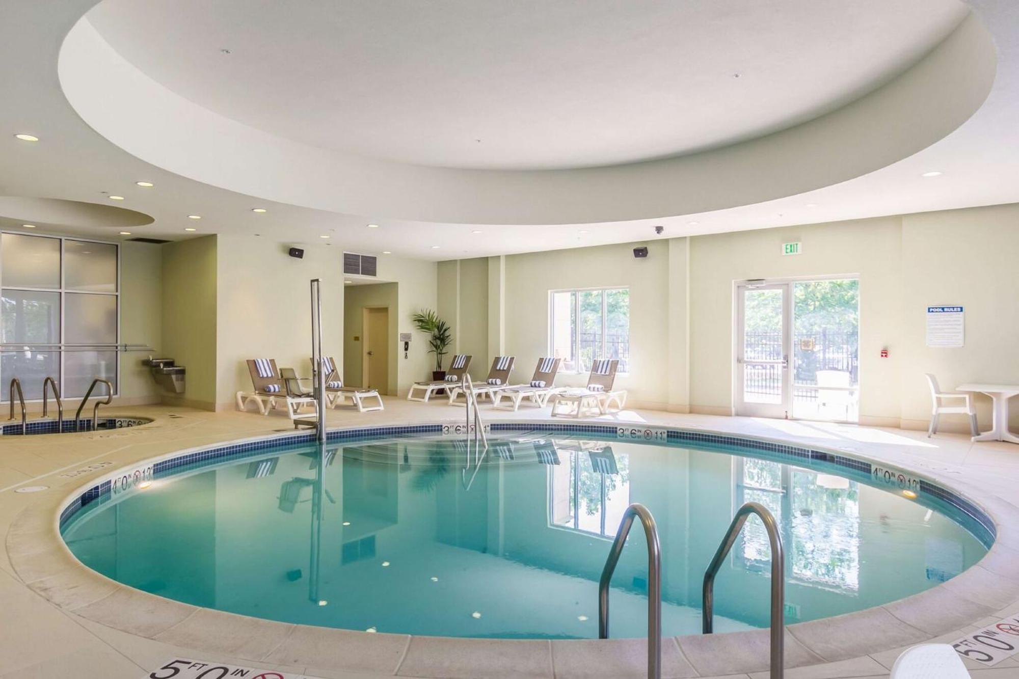 Embassy Suites By Hilton Newark Airport Elizabeth Zewnętrze zdjęcie