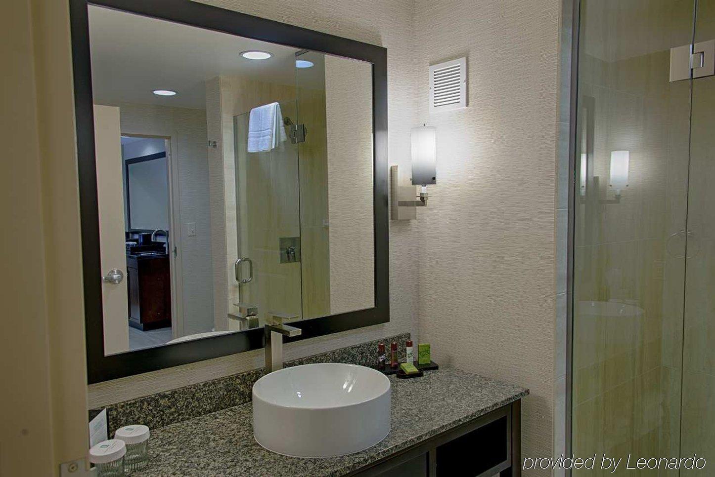 Embassy Suites By Hilton Newark Airport Elizabeth Zewnętrze zdjęcie